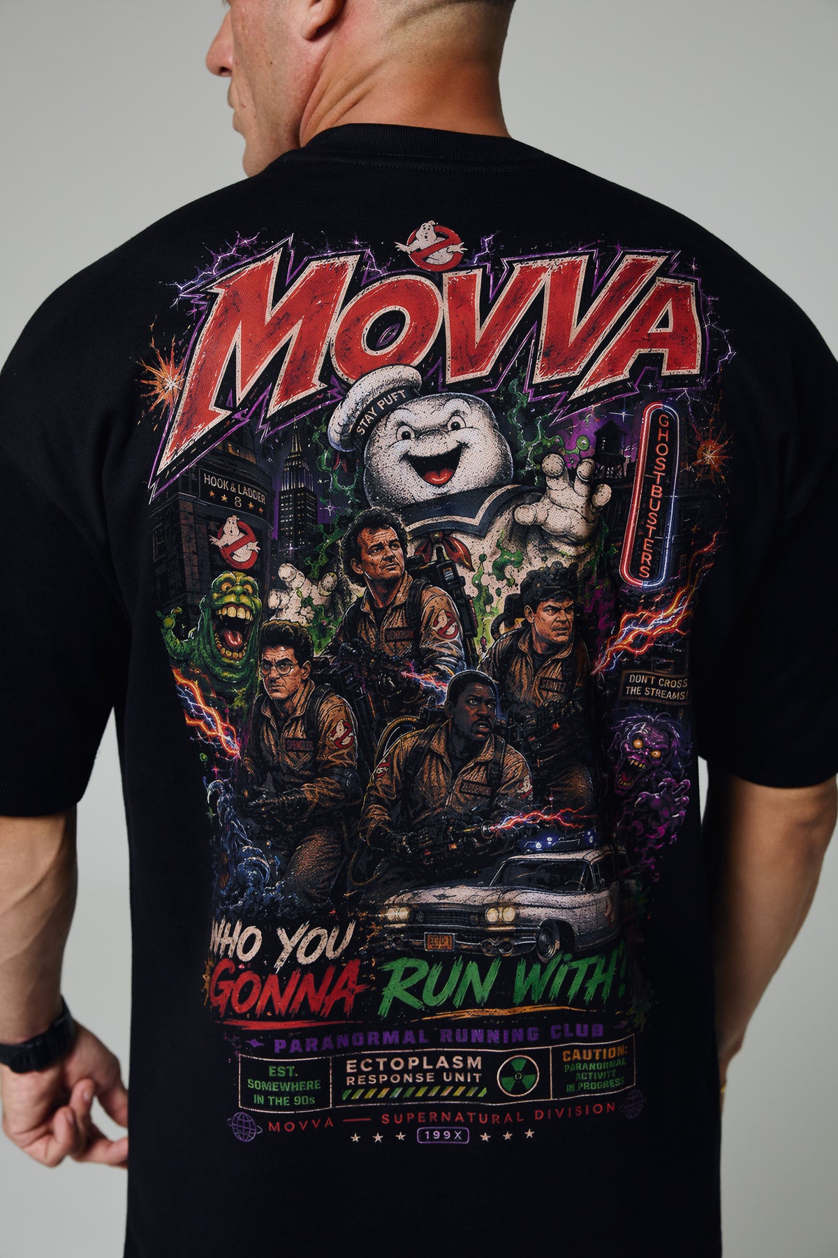 Camiseta Oversized Movva Paranormal Club - foto lifestyle costas